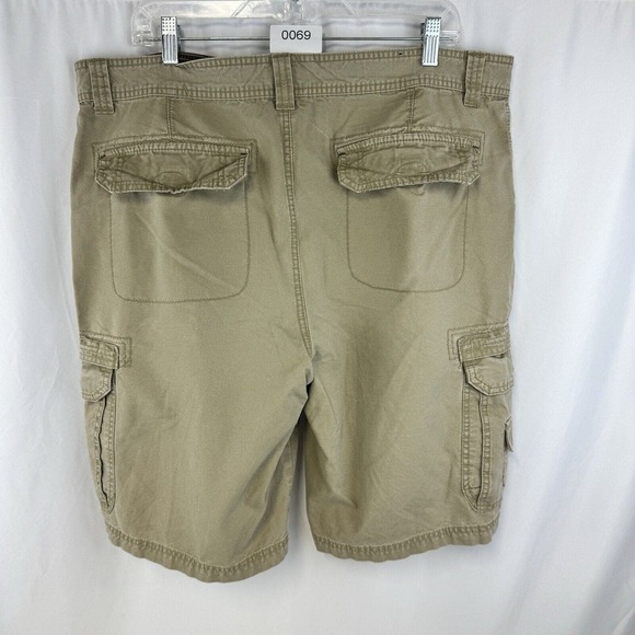 Trilogy Men's Khaki Cargo Shorts SZ 38 - Picture 3 of 9